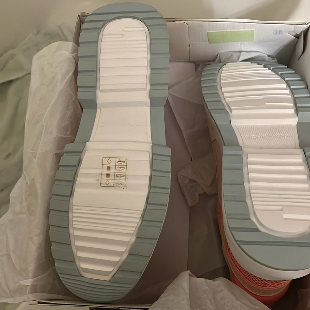 Powder pink & cream platform athletic trainer
sneaker w/ faux Gold MK plate - Picture 4 of 14